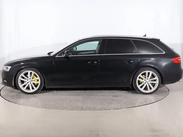 Audi A4 Avant 2012 photo 2