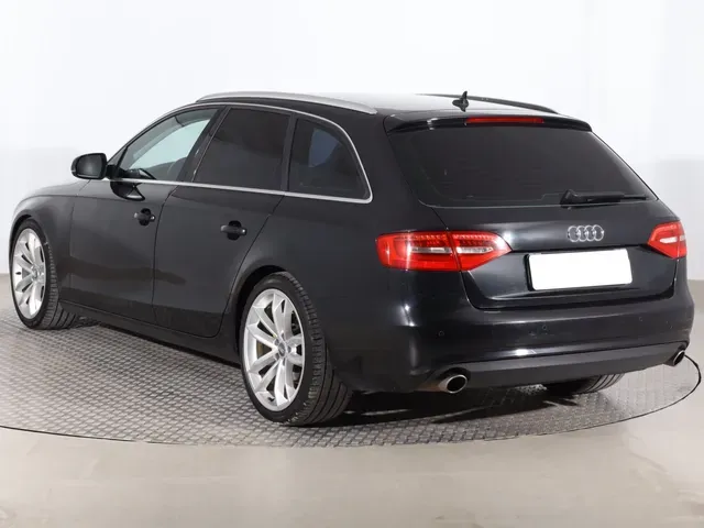 Audi A4 Avant 2012 photo 3