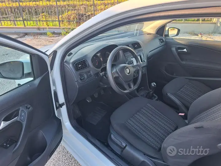 Volkswagen Polo 2016 photo 2