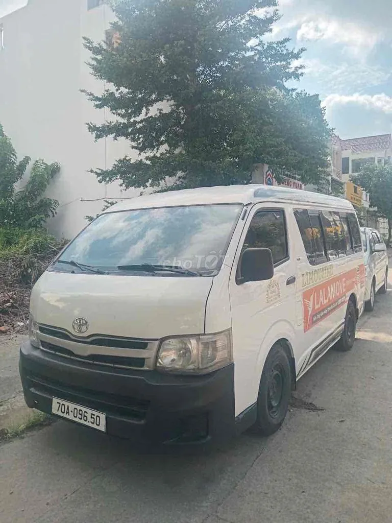 Toyota Hiace 2011 photo 5