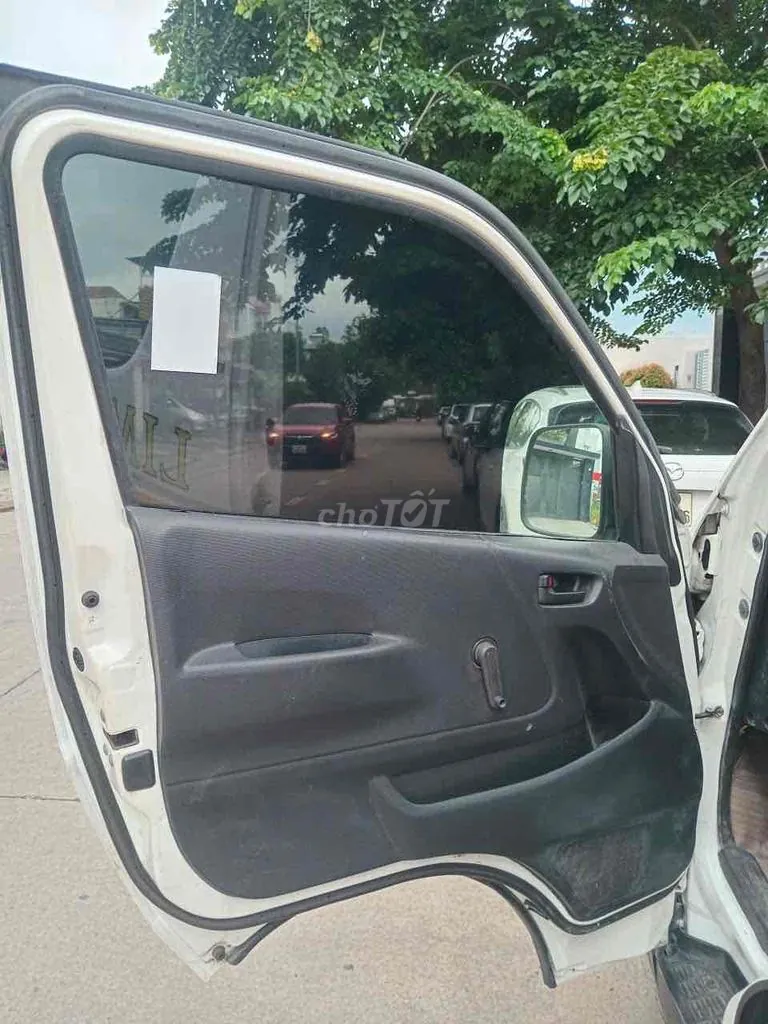 Toyota Hiace 2011 photo 3