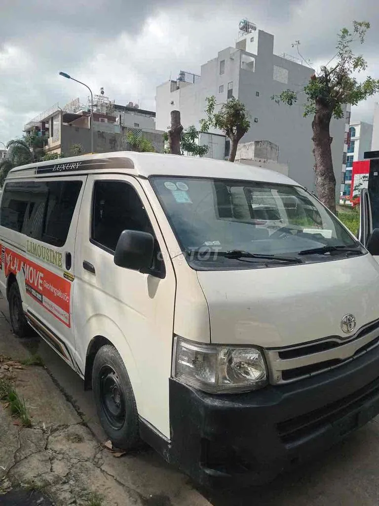 Toyota Hiace 2011 photo 4