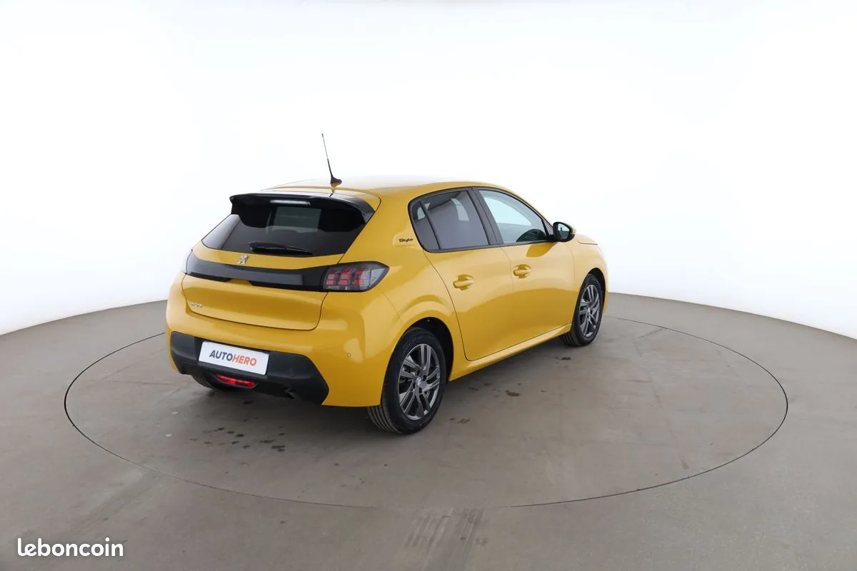 Peugeot 208 2021 photo 3