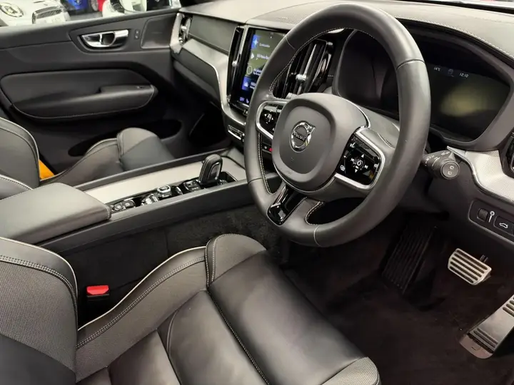 Volvo Xc60 2021 photo 2