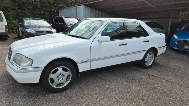 Mercedes-Benz C180