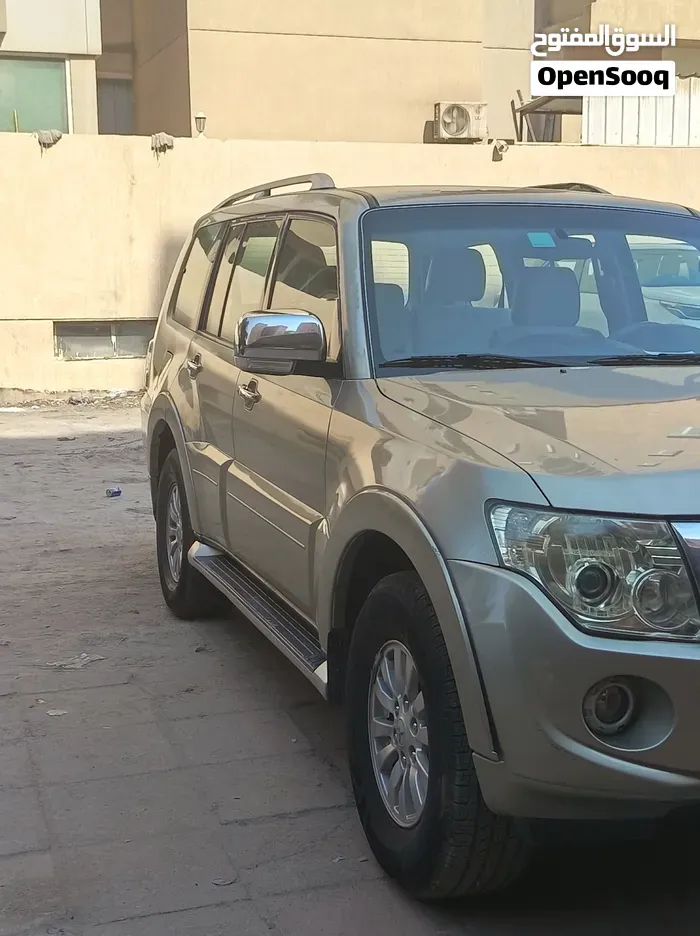 Mitsubishi Pajero 2012 photo 4