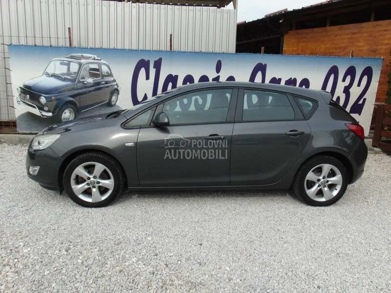 Opel Astra J 2010 photo 3