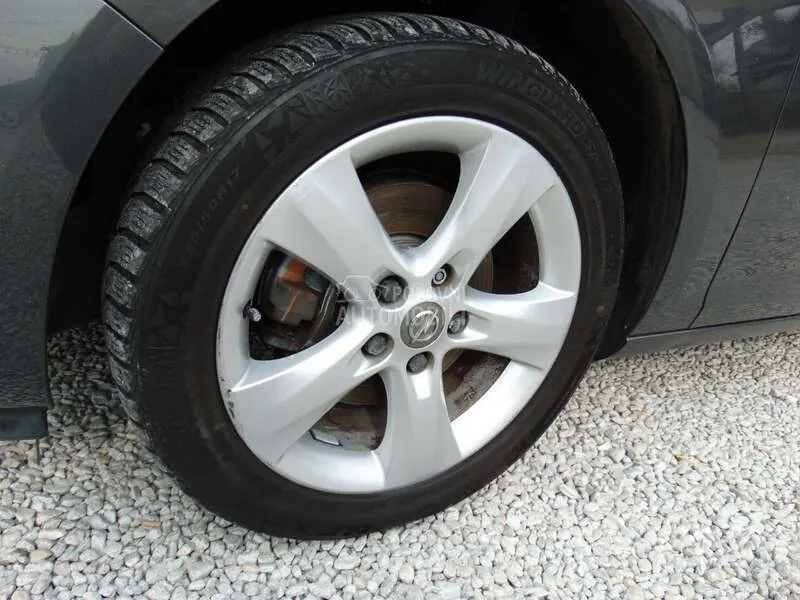 Opel Astra J 2010 photo 2