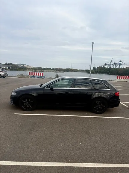 Audi A4 2010 photo 2