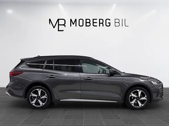Ford Focus 2023 photo 3