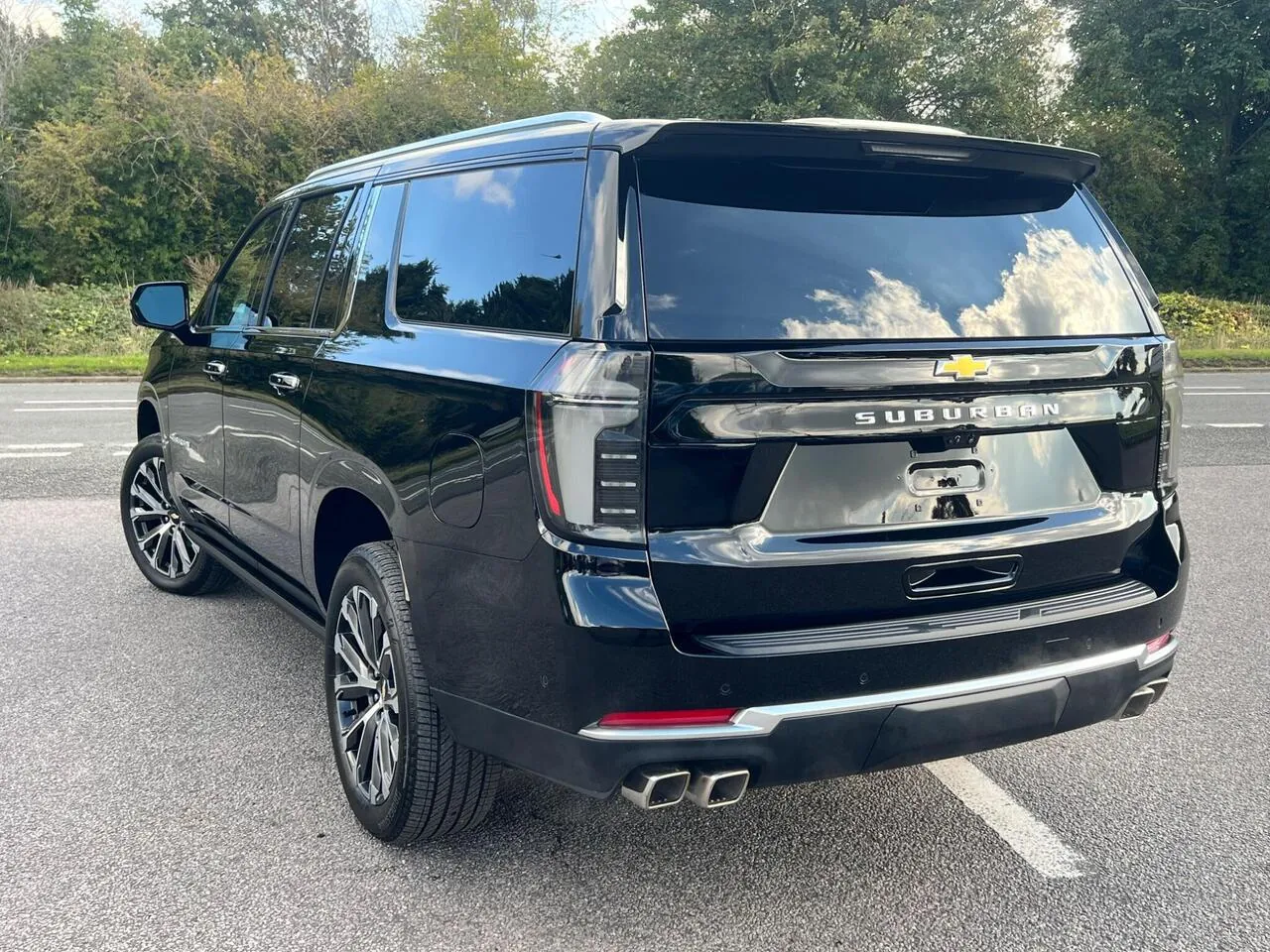 Chevrolet Suburban 2026 photo 3