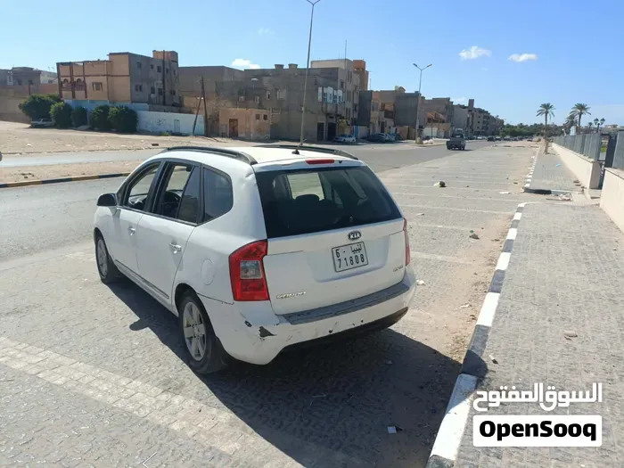 Kia Rondo 2008 photo 4