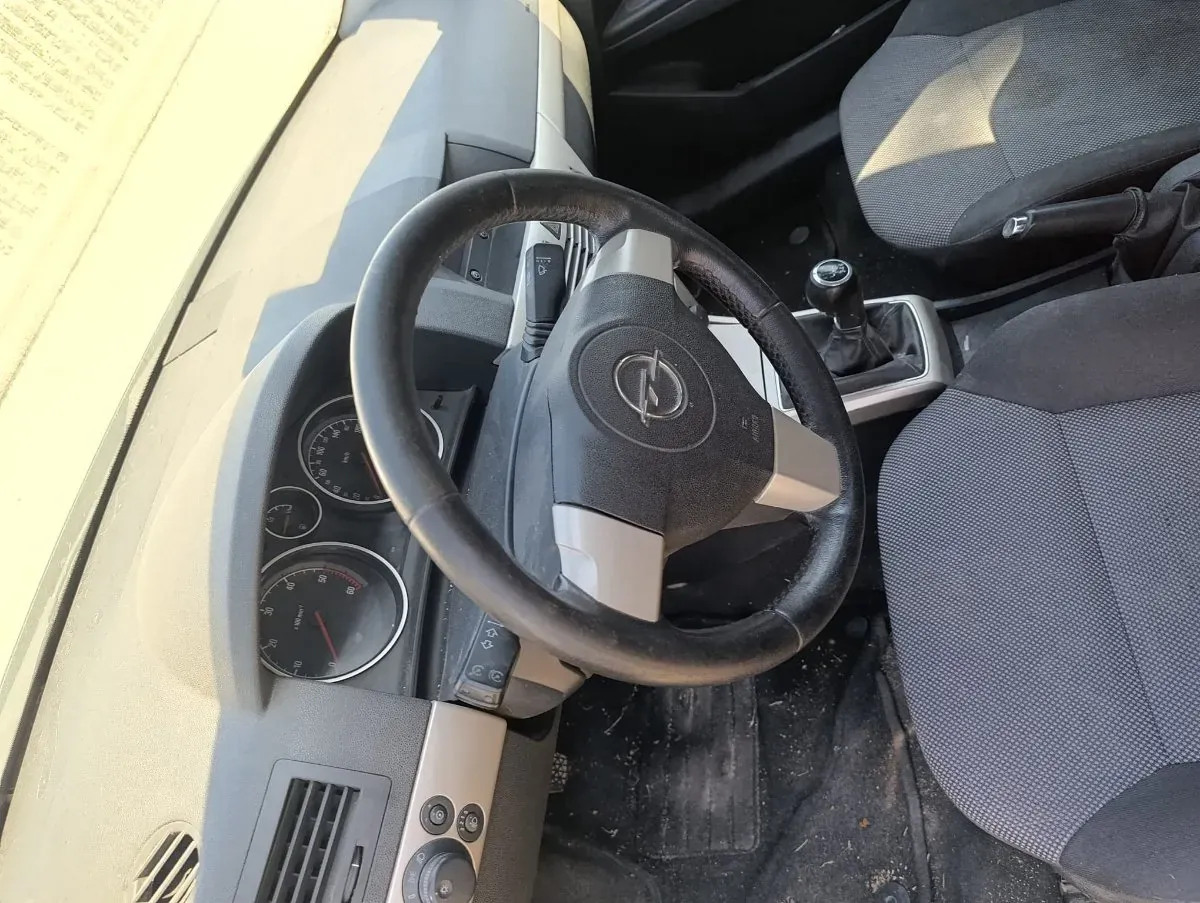 Opel Astra 2007 photo 2