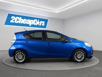 Toyota Aqua 2013 photo 5