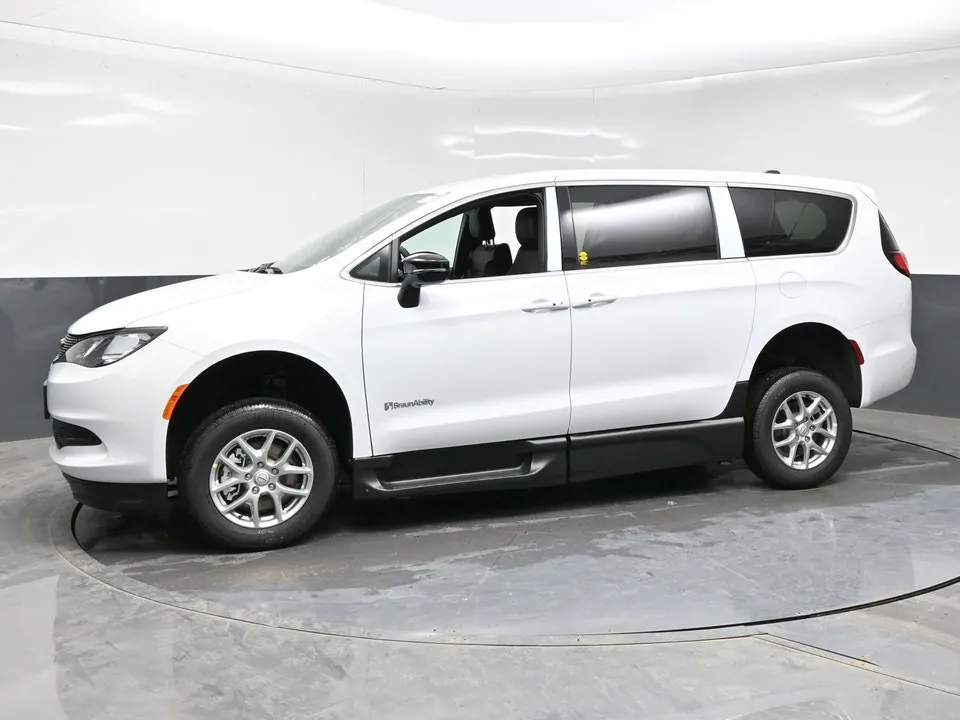 Chrysler Grand Caravan 2026 photo 3