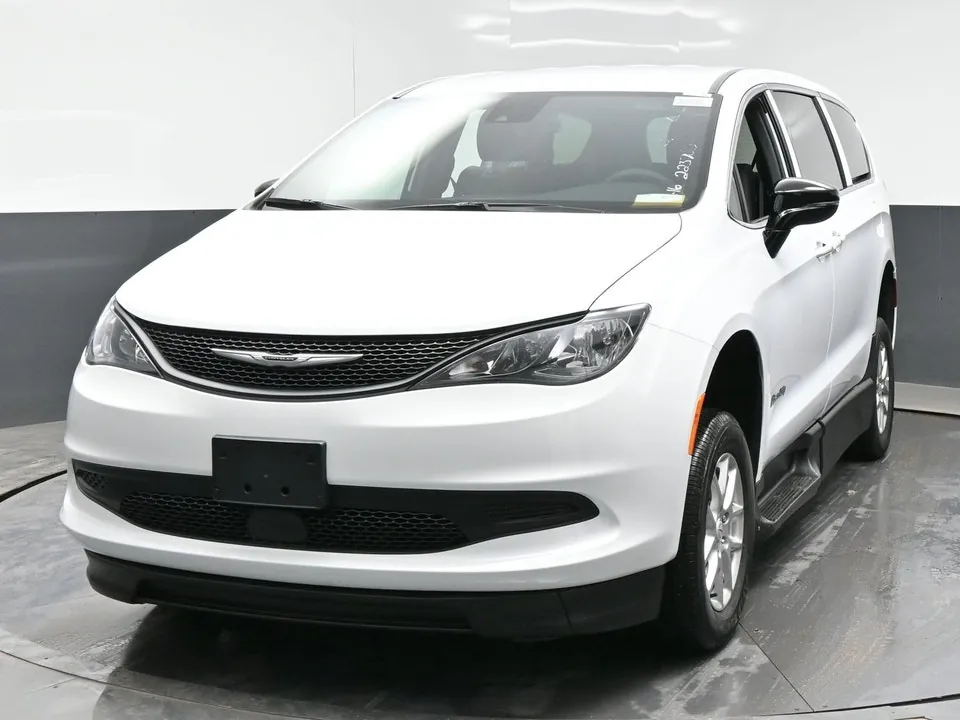 Chrysler Grand Caravan 2026 photo 2