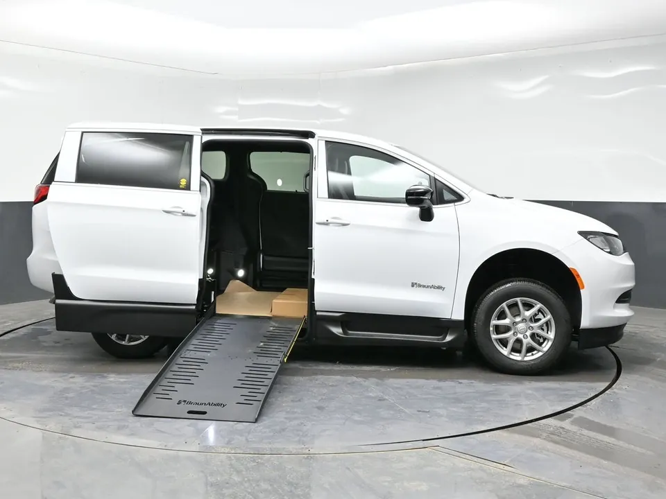 Chrysler Grand Caravan 2026 photo 5