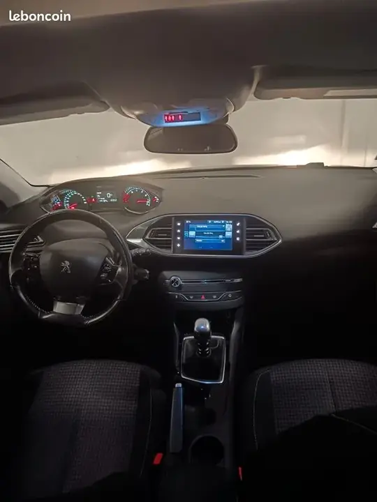 Peugeot 308 2018 photo 2