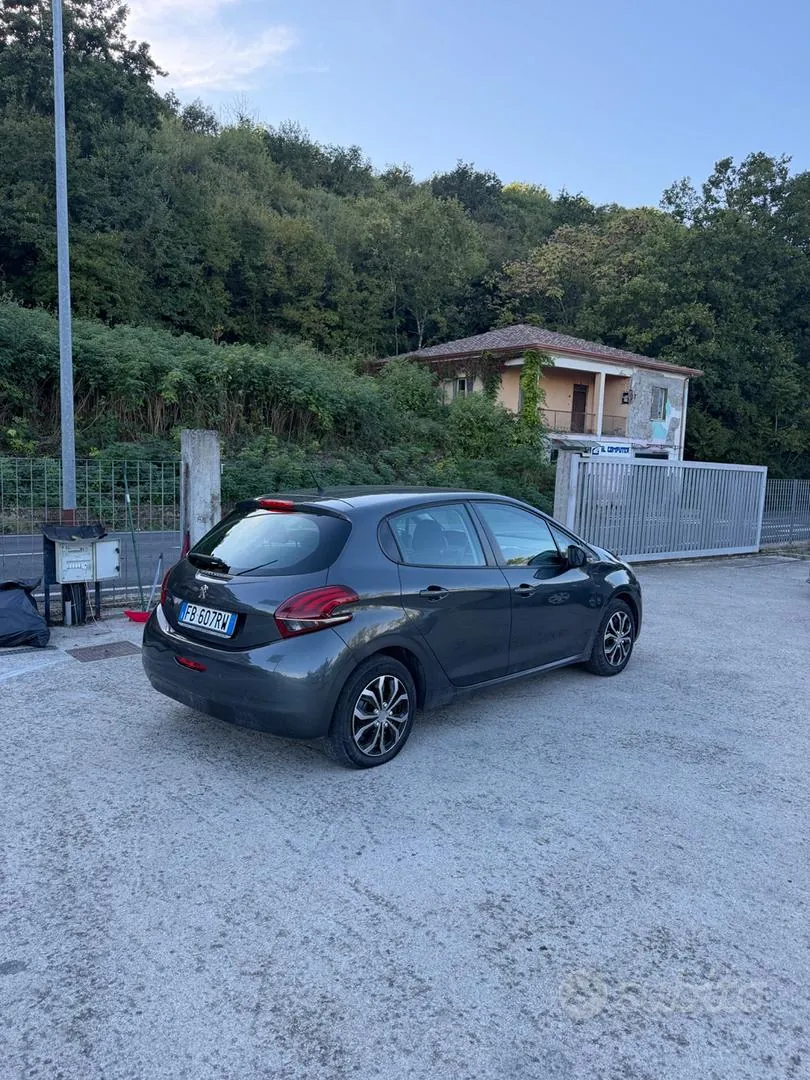 Peugeot 208 2016 photo 4