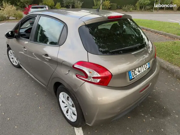 Peugeot 208 2013 photo 3