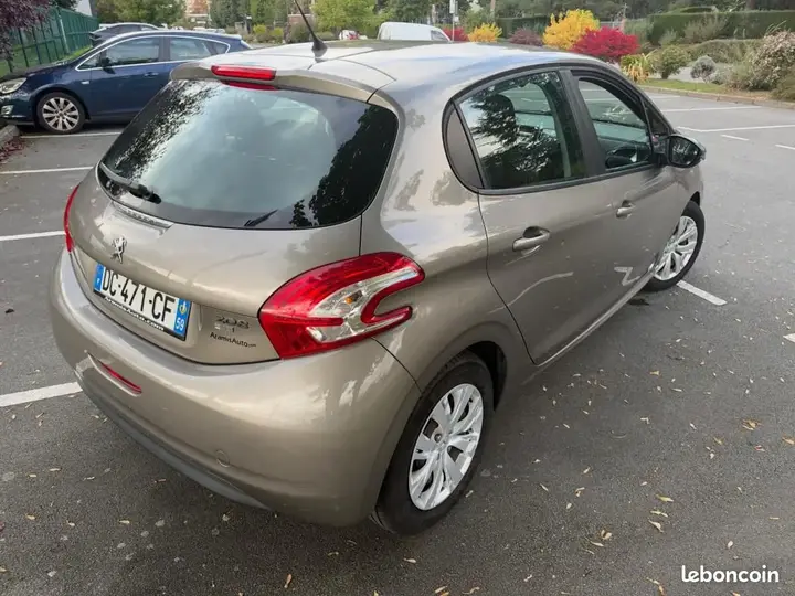 Peugeot 208 2013 photo 5