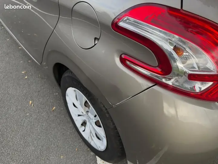 Peugeot 208 2013 photo 4