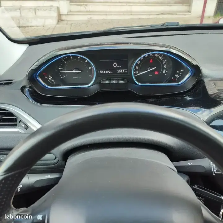 Peugeot 208 2013 photo 3