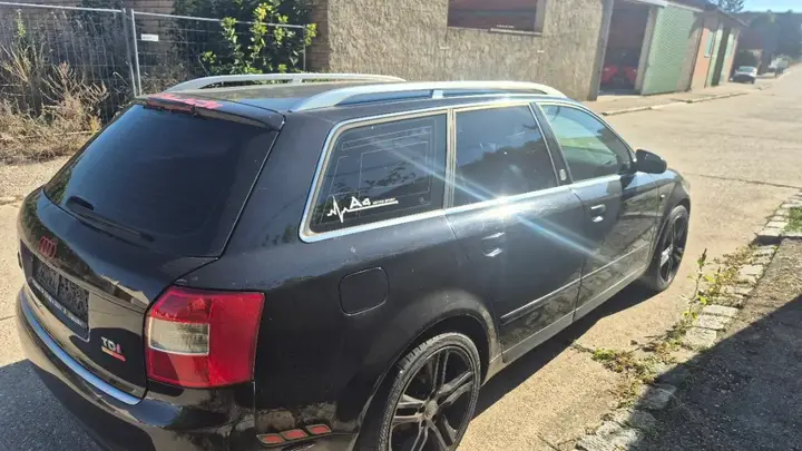 Audi A4 Avant 2004 photo 2