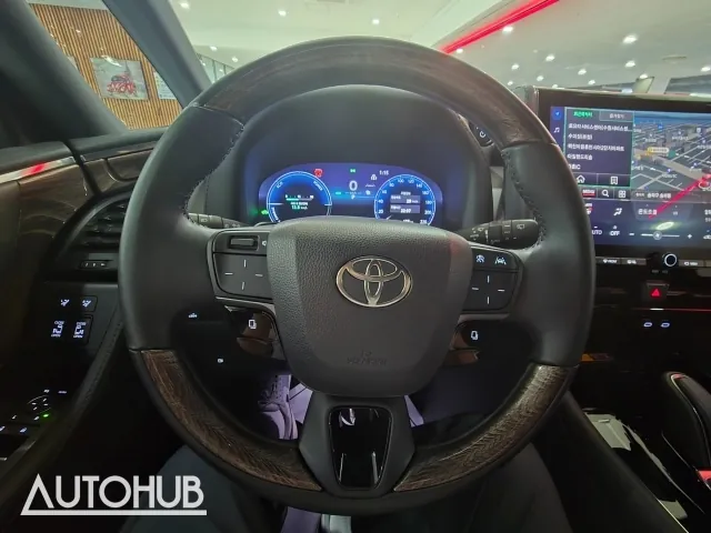 Toyota Alphard 2023 photo 2