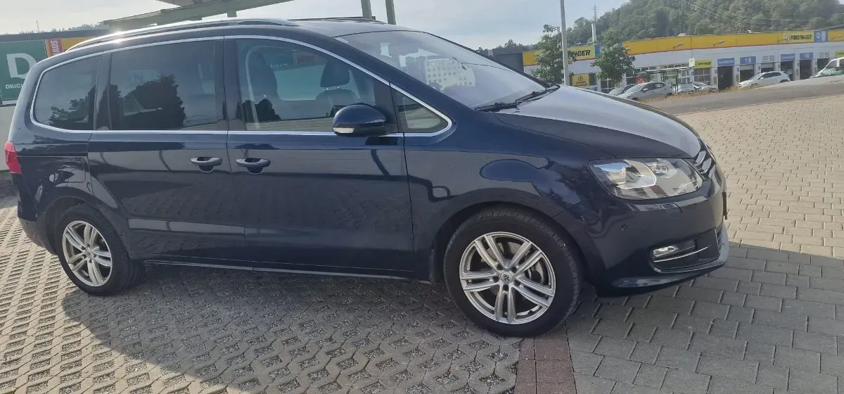 Volkswagen Sharan 2012 photo 2