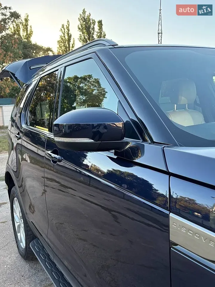 Land Rover Discovery 2019 photo 3