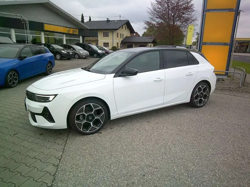Opel Astra 2023 photo 3