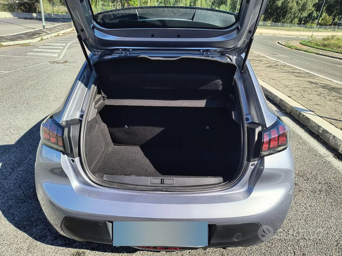 Peugeot 208 2021 photo 3