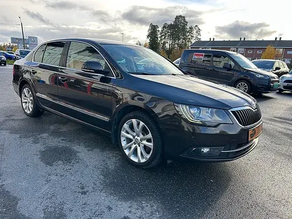Skoda Superb 2014 photo 4