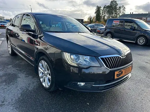 Skoda Superb 2014 photo 2