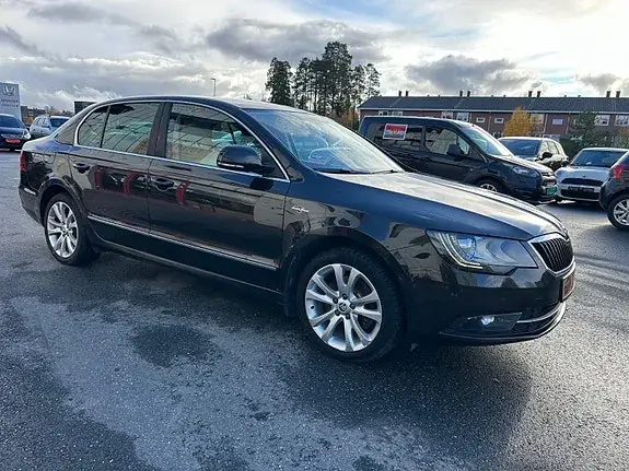 Skoda Superb 2014 photo 5