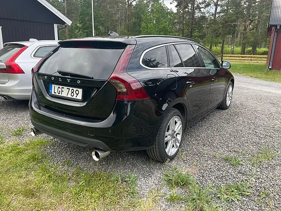 Volvo V60 2011 photo 2