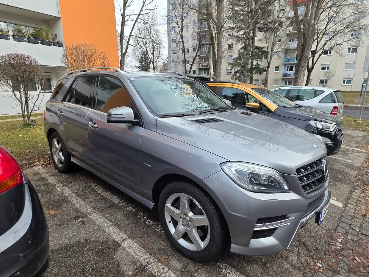 Mercedes-Benz M-Class 2012 photo 2