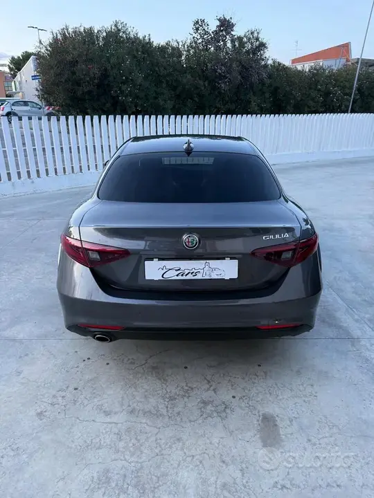 Alfa Romeo Giulia 2021 photo 5