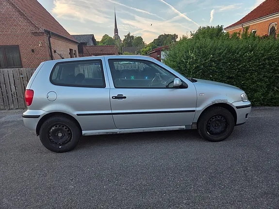 Volkswagen Polo 2000 photo 2