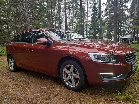 Volvo V60 2015 photo 2