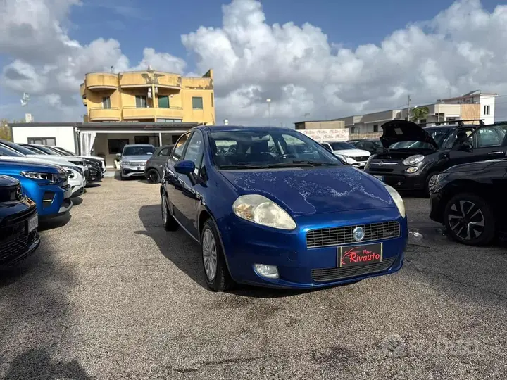 Fiat Grande Punto 2006 photo 2