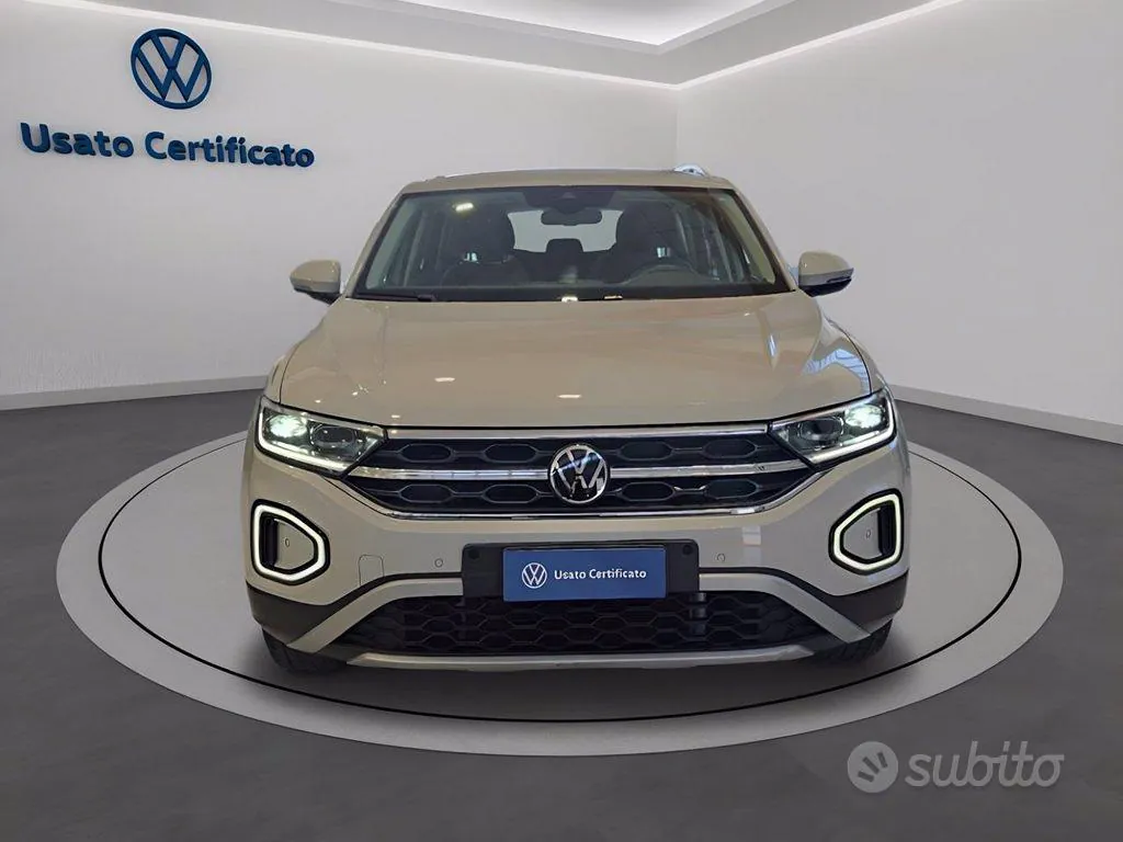 Volkswagen T-Roc 2023 photo 2