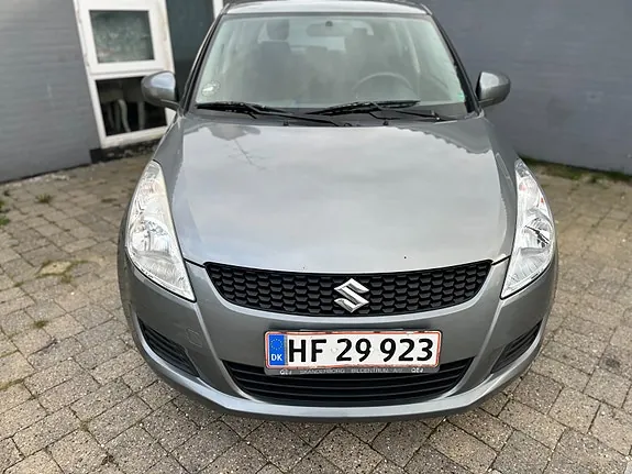 Suzuki Swift 2012 photo 2