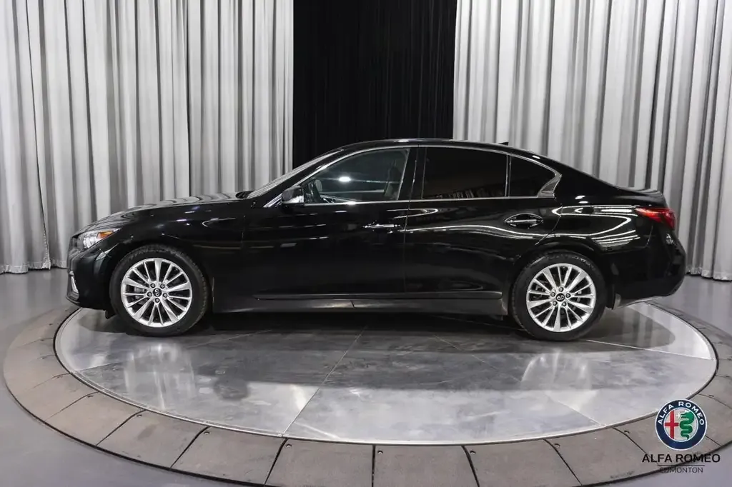Infiniti Q50 2021 photo 2