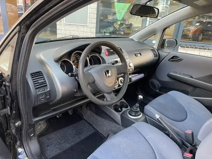Honda Jazz 2005 photo 2