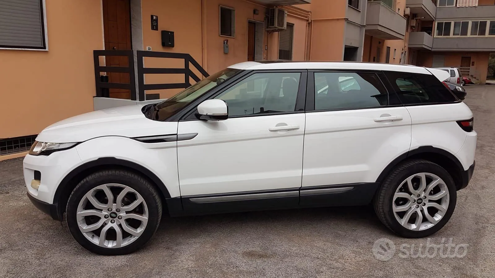 Land Rover Range Rover Evoque 2013 photo 2