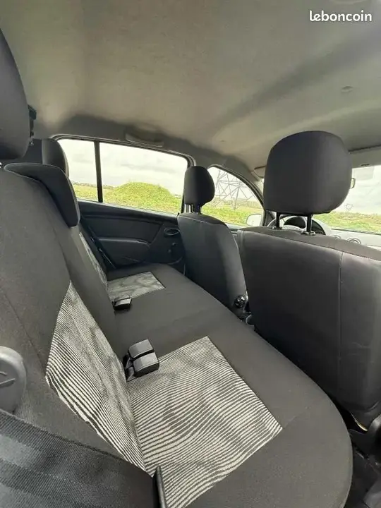 Dacia Sandero 2011 photo 4
