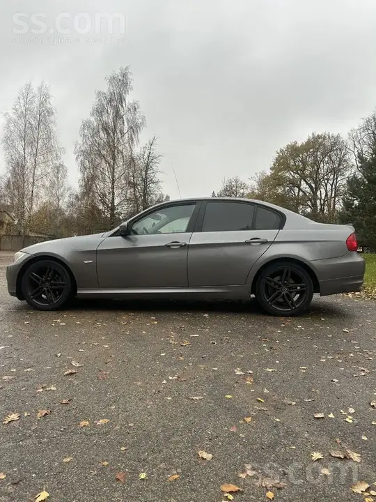 BMW 318 2010 photo 4
