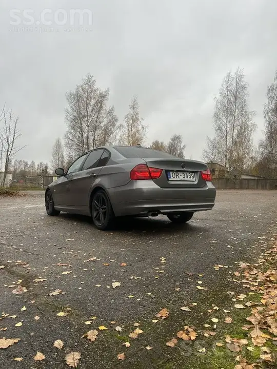 BMW 318 2010 photo 5